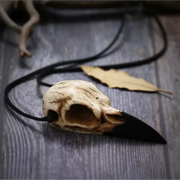 Faux Raven Crow Skull Necklace - Picture 1 of 8